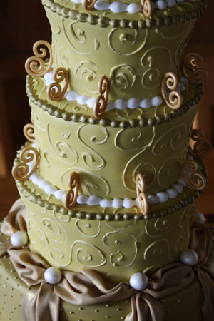 gold wedding cake